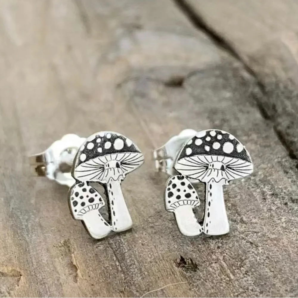 MUSHROOM 🍄 STUD EARRINGS - Picture 6 of 11